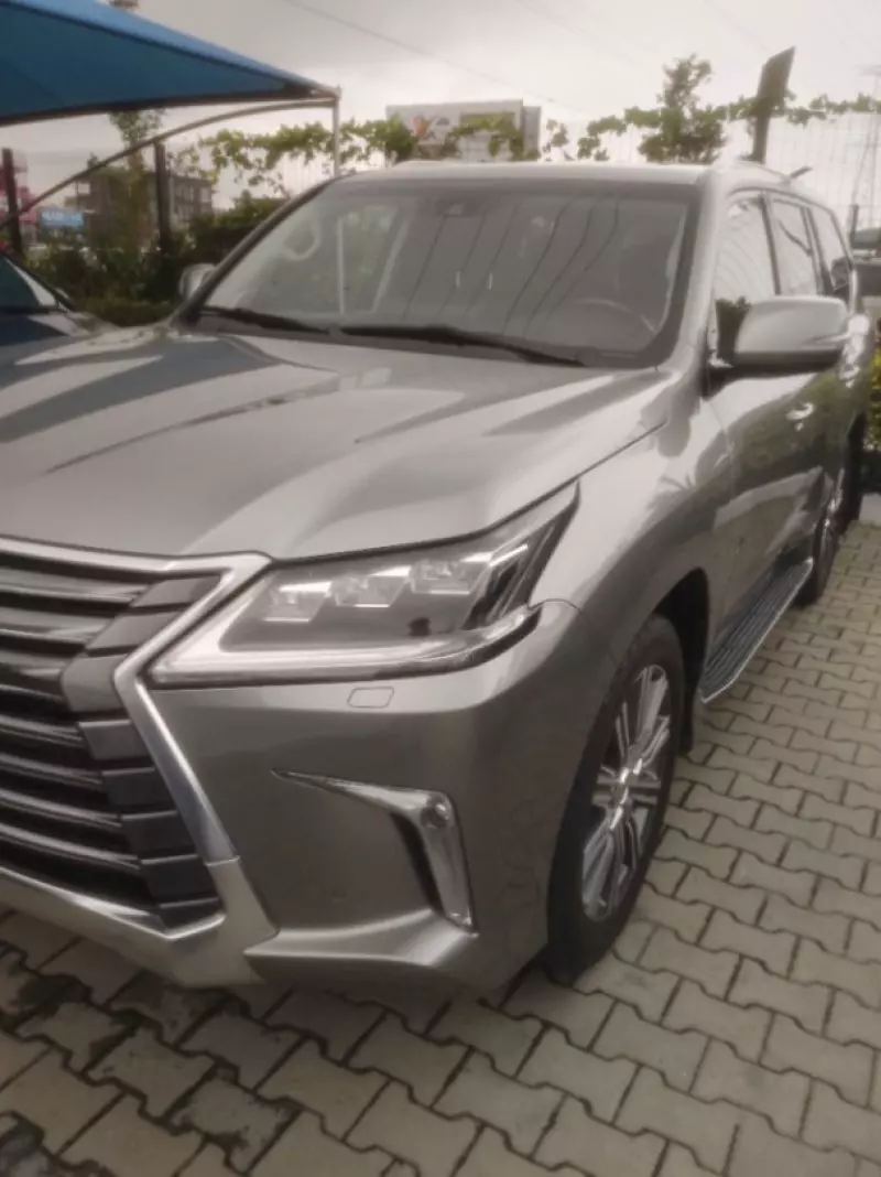 Lexus LX 570   - 2017
