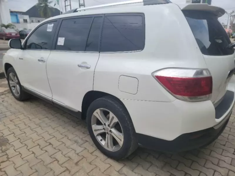 Toyota Highlander   - 2012