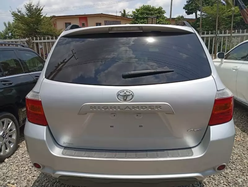 Toyota Highlander   - 2010