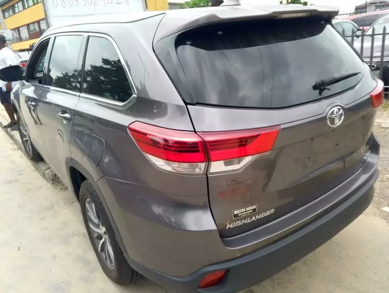 Toyota Highlander   - 2019