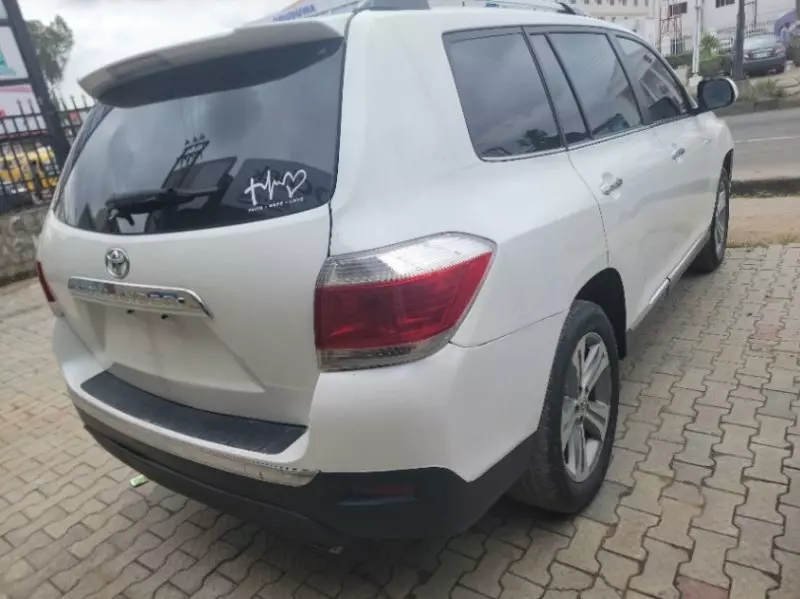 Toyota Highlander   - 2012