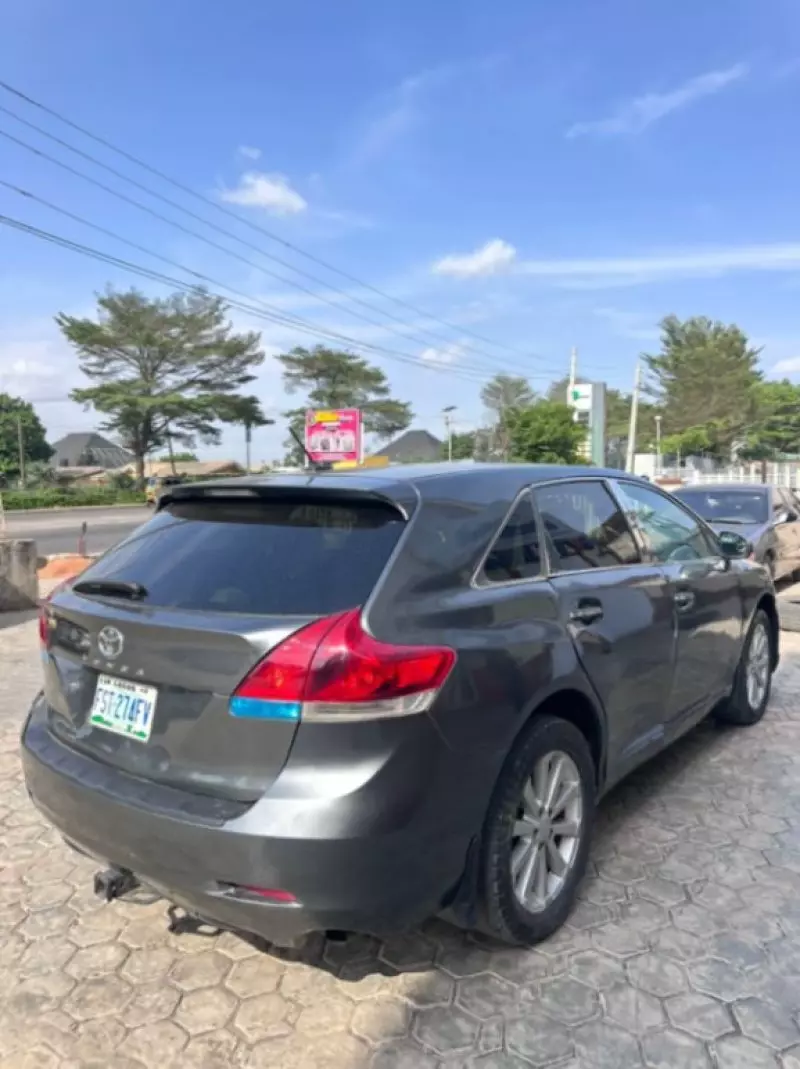 Toyota Venza   - 2011