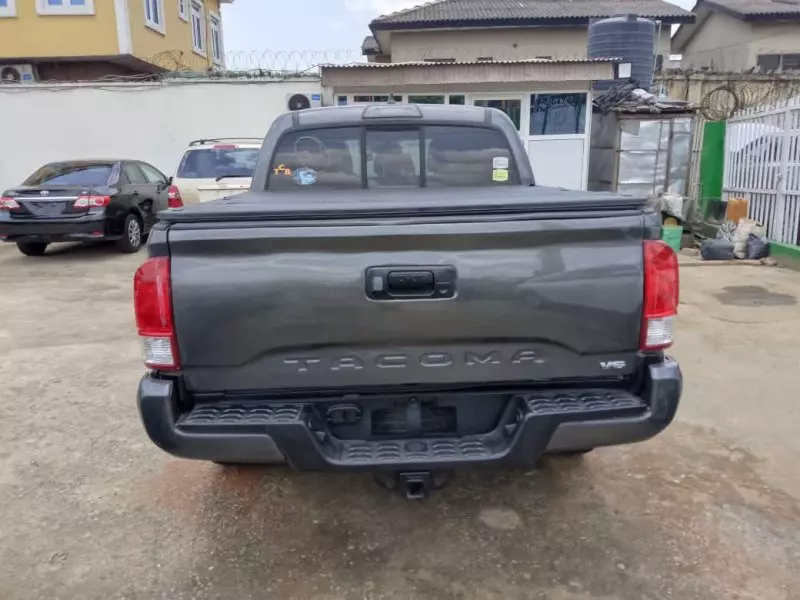 Toyota Tacoma   - 2016