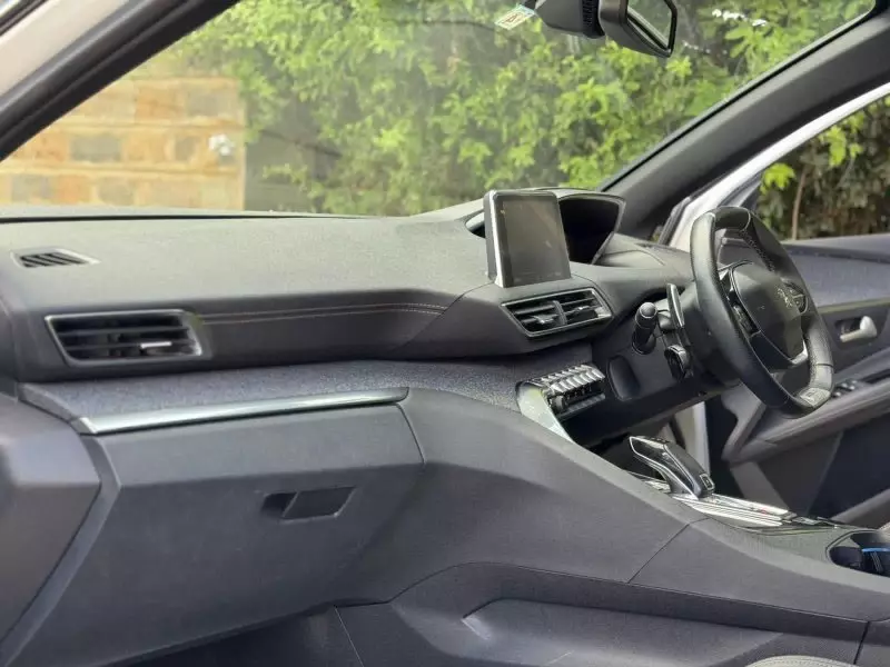Peugeot 3008   - 2018
