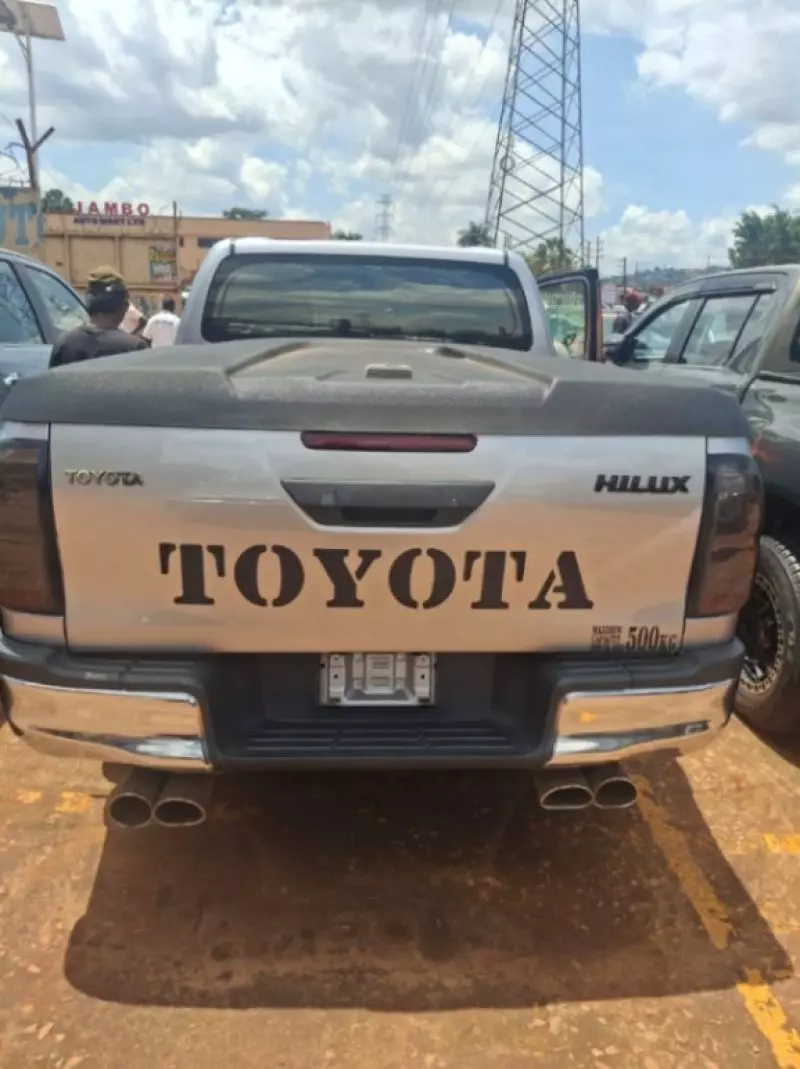Toyota Hilux   - 2016