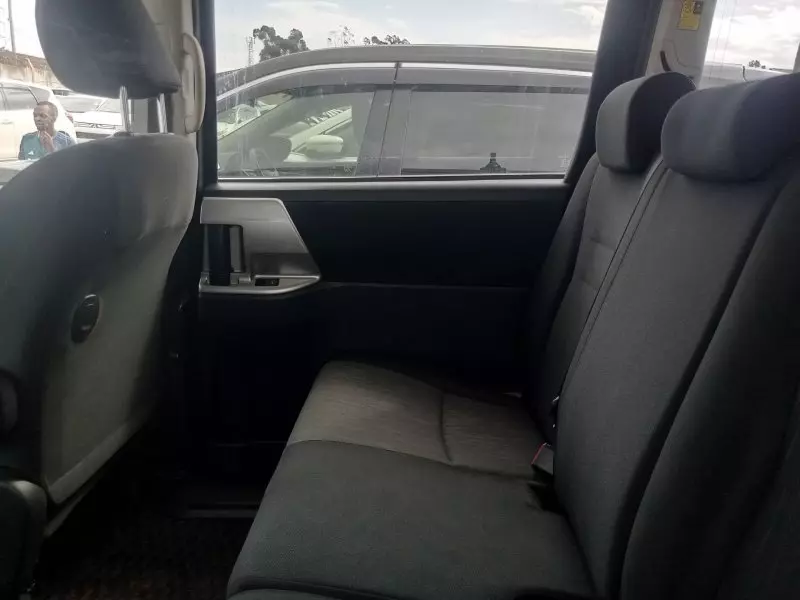 Toyota Noah   - 2011