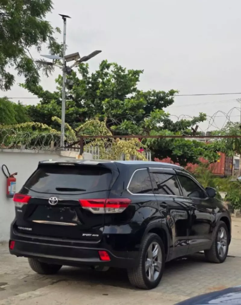 Toyota Highlander   - 2015