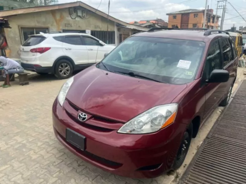Toyota Sienna   - 2007
