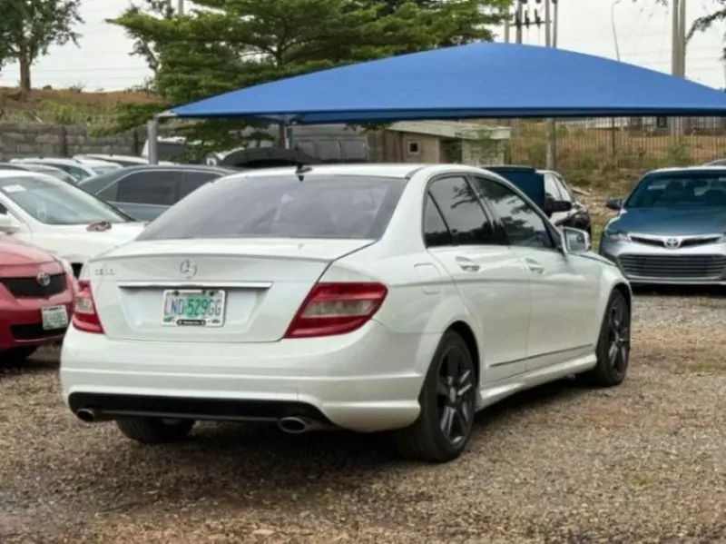 Mercedes-Benz C-class   - 2010