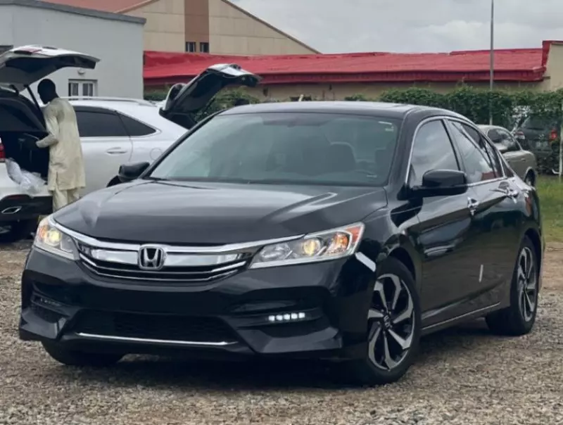 Honda Accord   - 2017