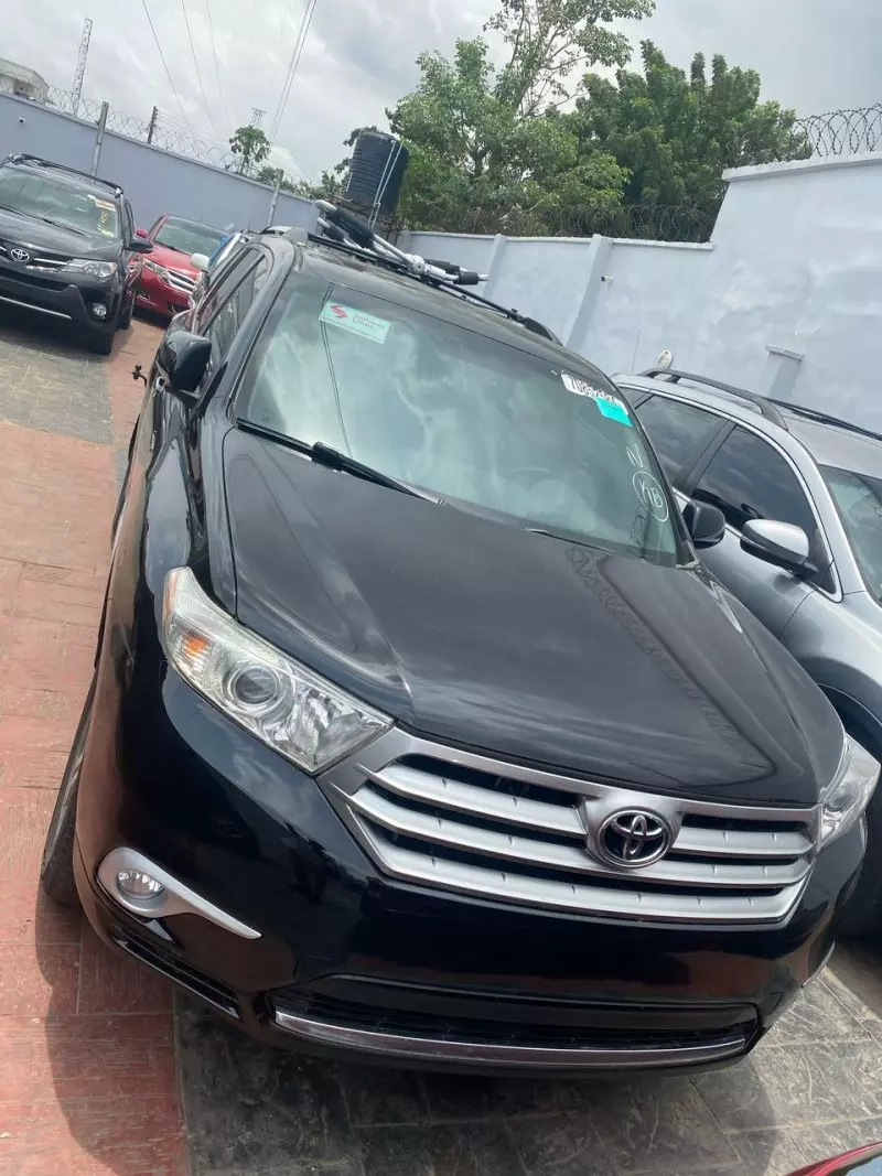 Toyota Highlander   - 2011