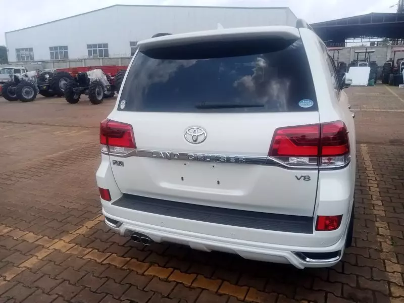 Toyota Landcruiser  V8   - 2017