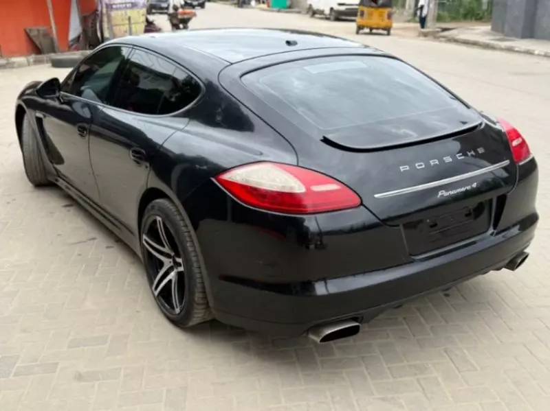 PORSCHE Panamera   - 2012