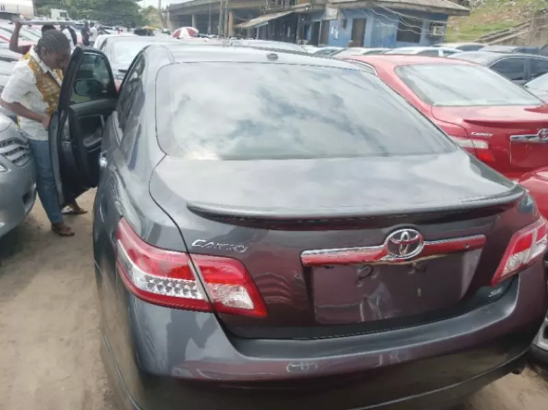 Toyota camry   - 2010