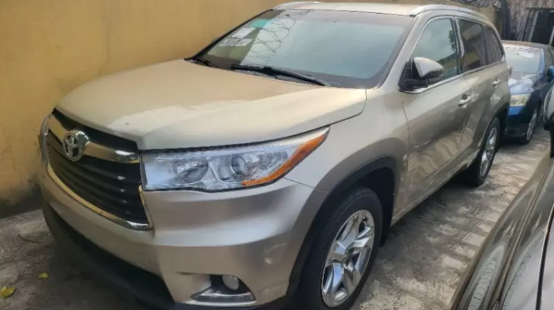 Toyota Highlander   - 2015