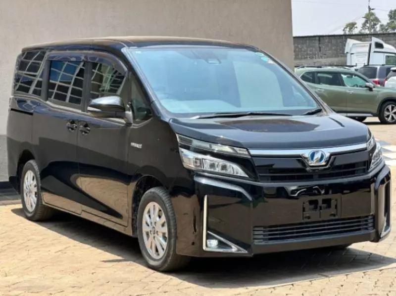 Toyota Voxy    - 2018