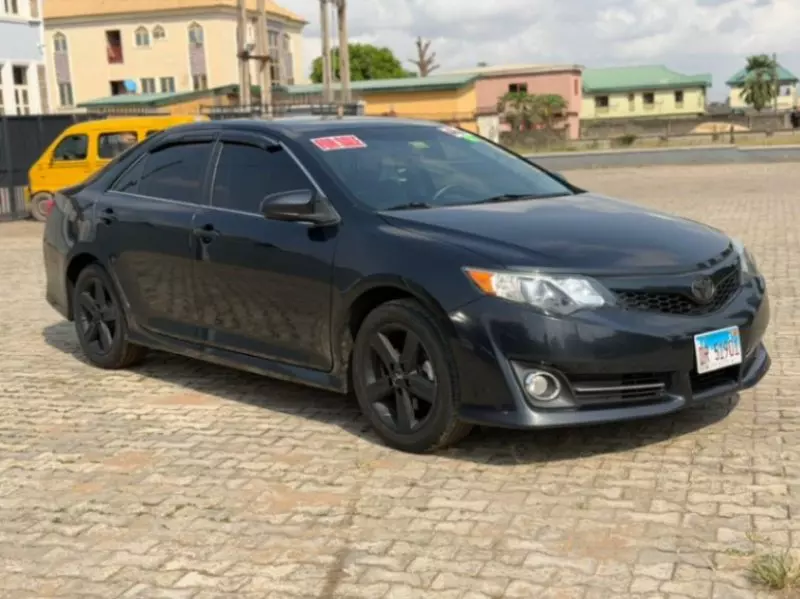 Toyota Camry   - 2012