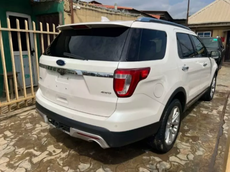 Ford Explorer LTD 3.5L   - 2017
