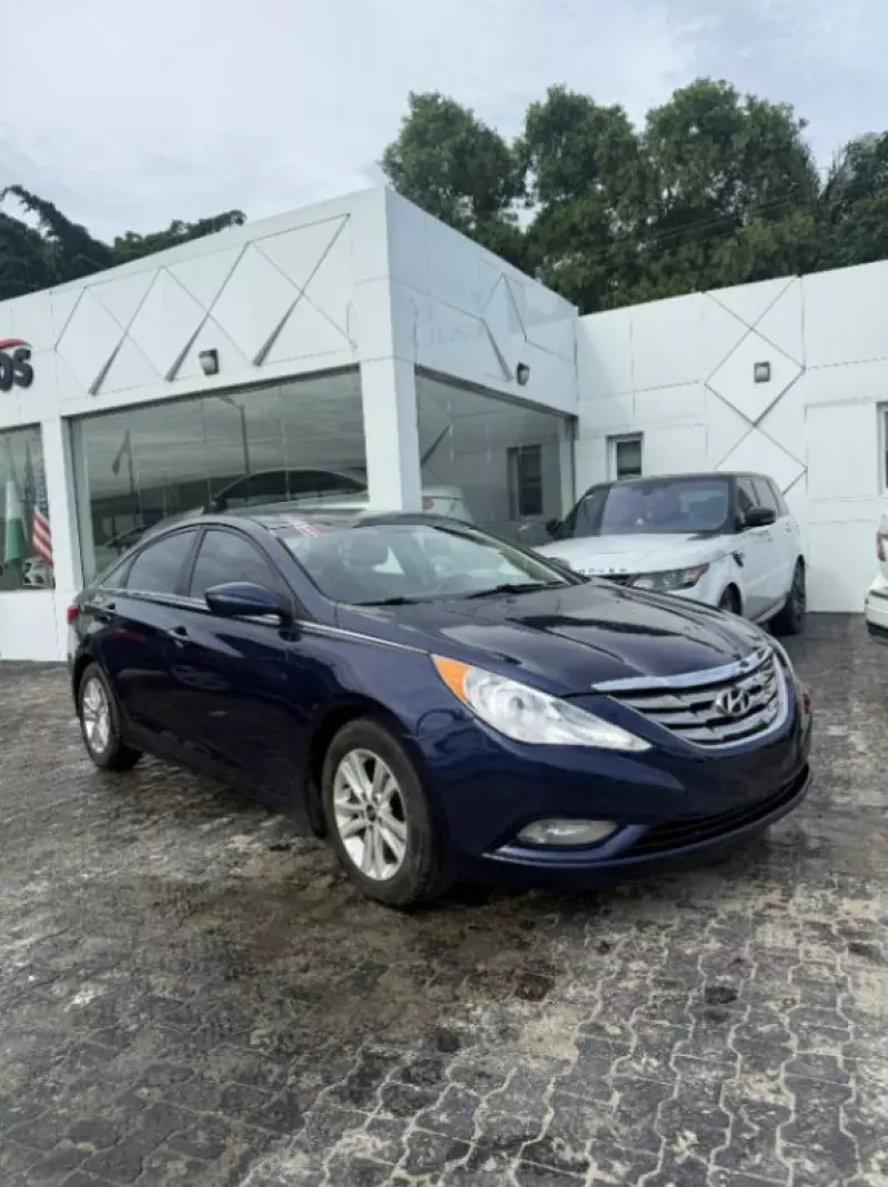 Hyundai Sonata   - 2012