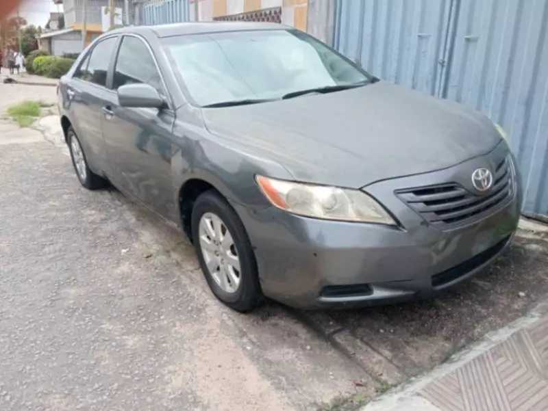 Toyota Camry   - 2009