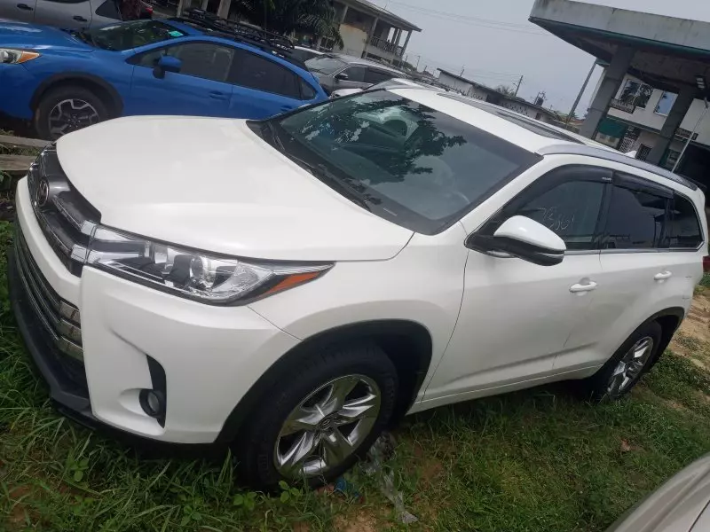 Toyota Highlander   - 2016