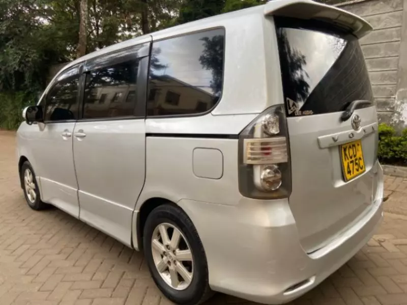 Toyota Noah   - 2008