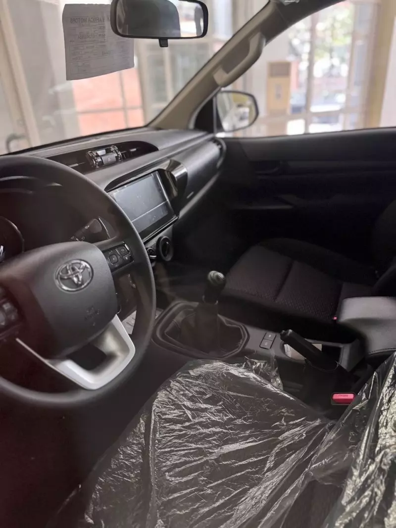 Toyota Hilux   - 2025