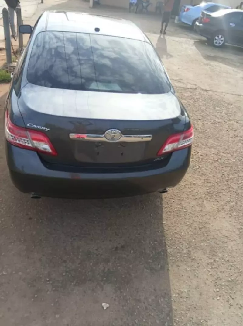 Toyota Camry   - 2011