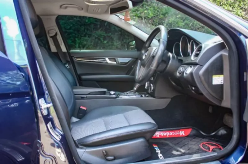 Mercedes-Benz C200   - 2011