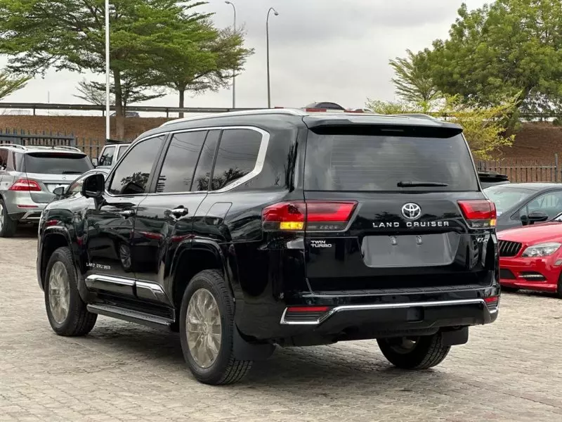 Toyota  Land Cruiser VXR V8   - 2024