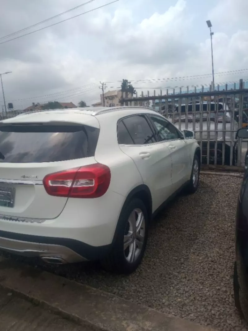 Mercedes-Benz Gla-class   - 2015
