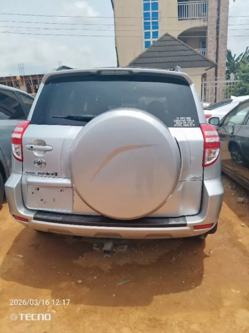 Toyota RAV4   - 2010