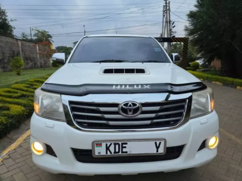 Toyota Hilux   - 2014