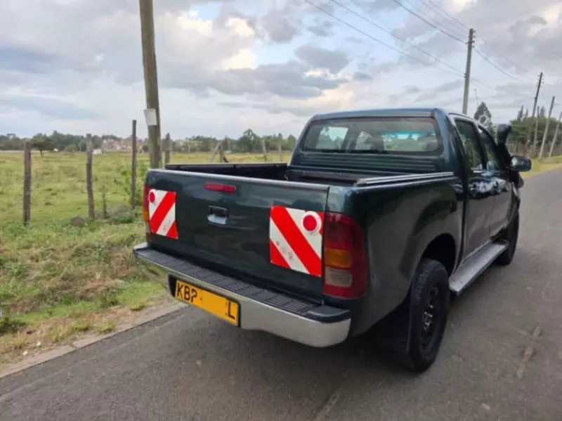 Toyota Hilux   - 2005