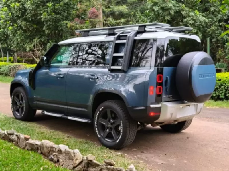Land Rover Defender   - 2021
