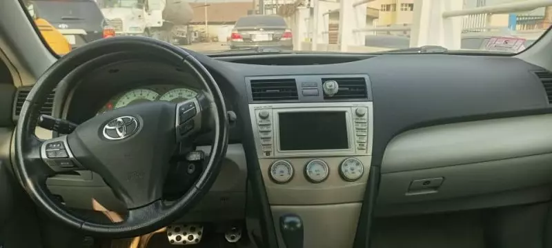 Toyota Camry - 2010