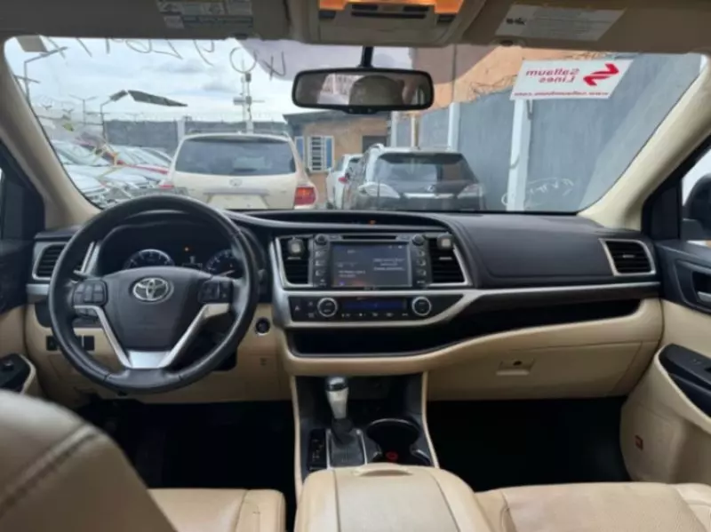Toyota Highlander   - 2015