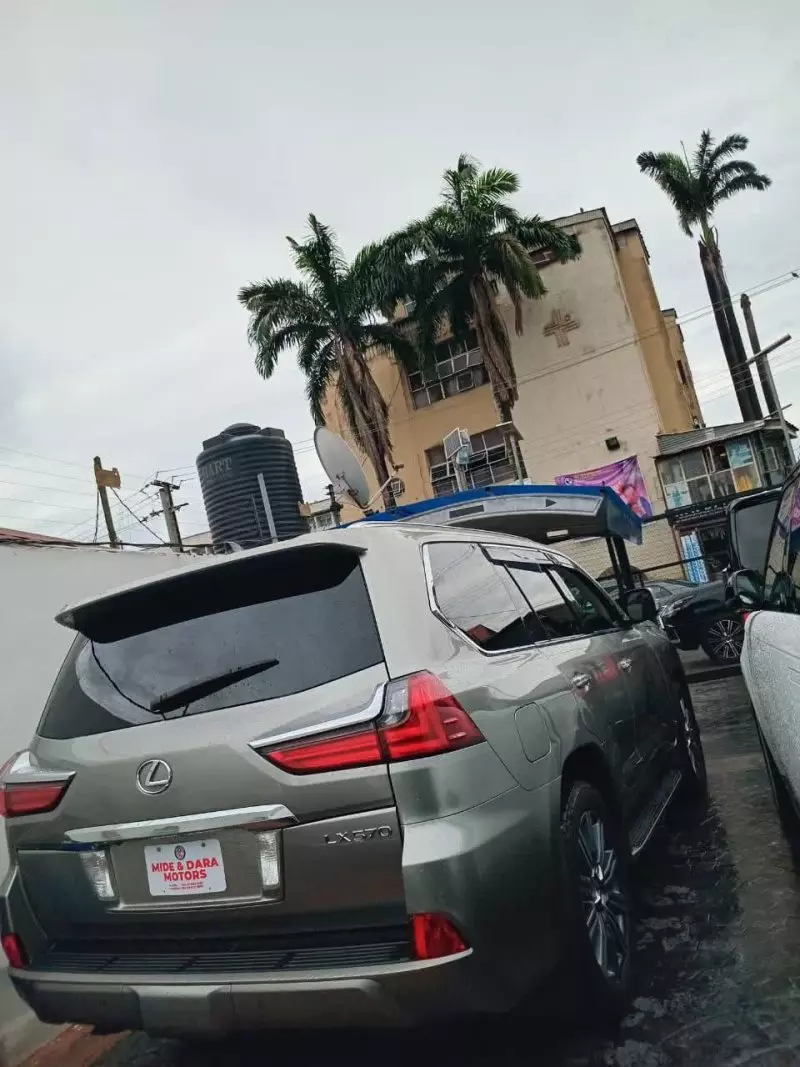 Lexus LX 570   - 2017