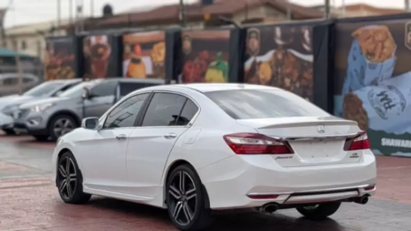 Honda Accord   - 2017