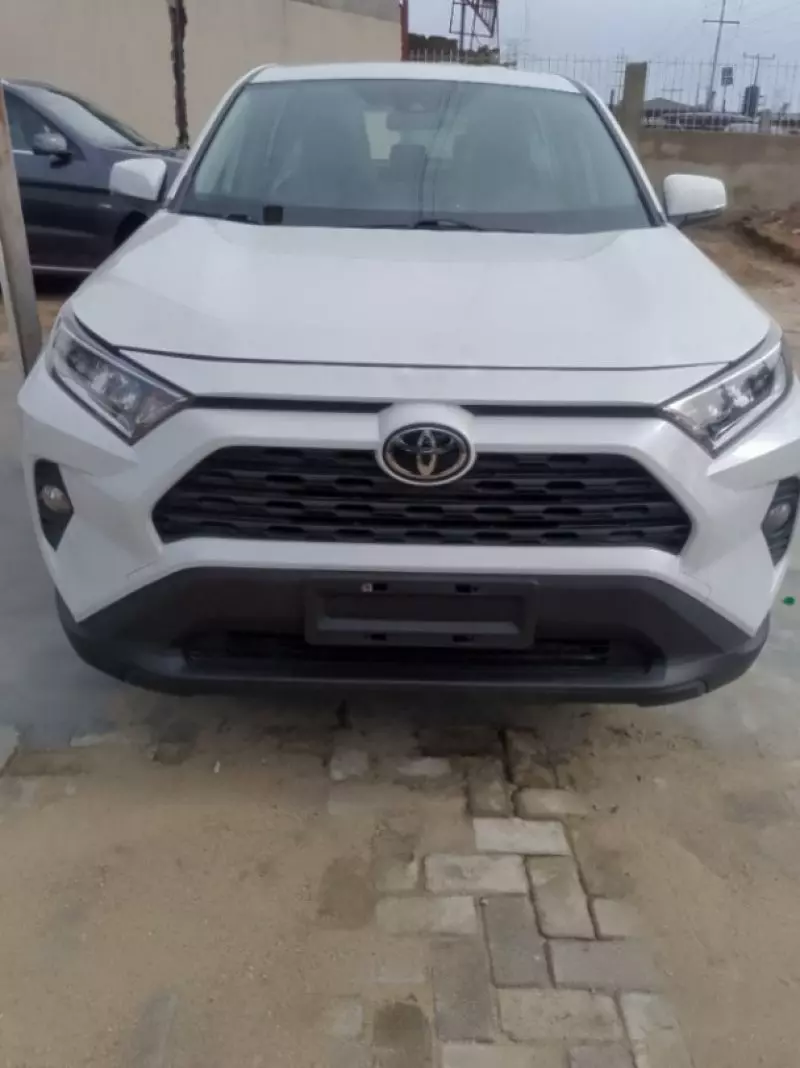 Toyota RAV 4   - 2021