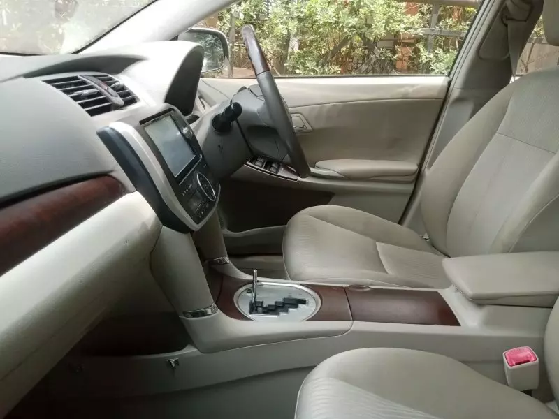 Toyota Premio    - 2012