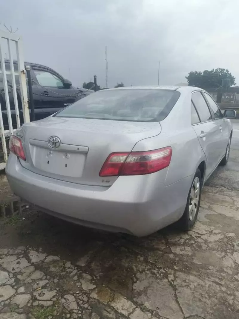 Toyota Camry   - 2009