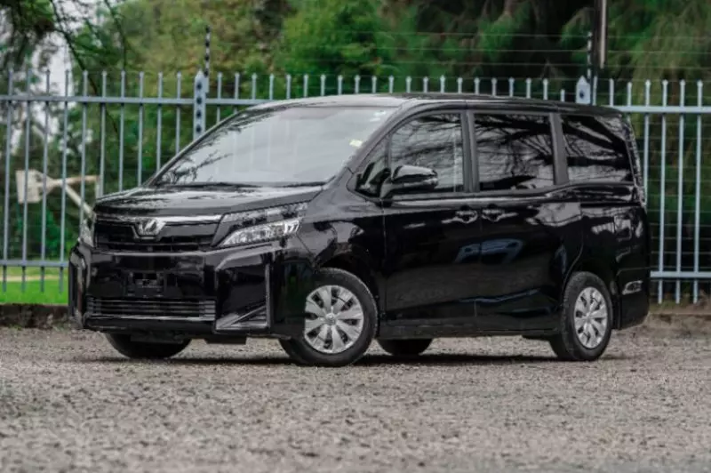 Toyota Voxy    - 2018