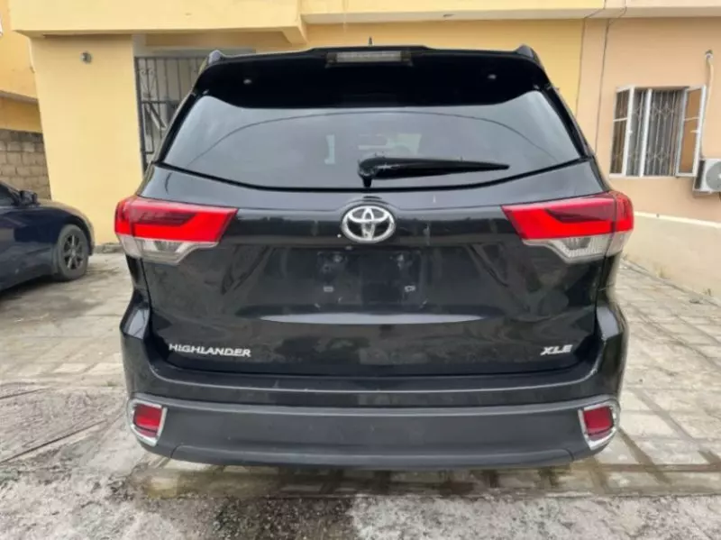Toyota Highlander   - 2014