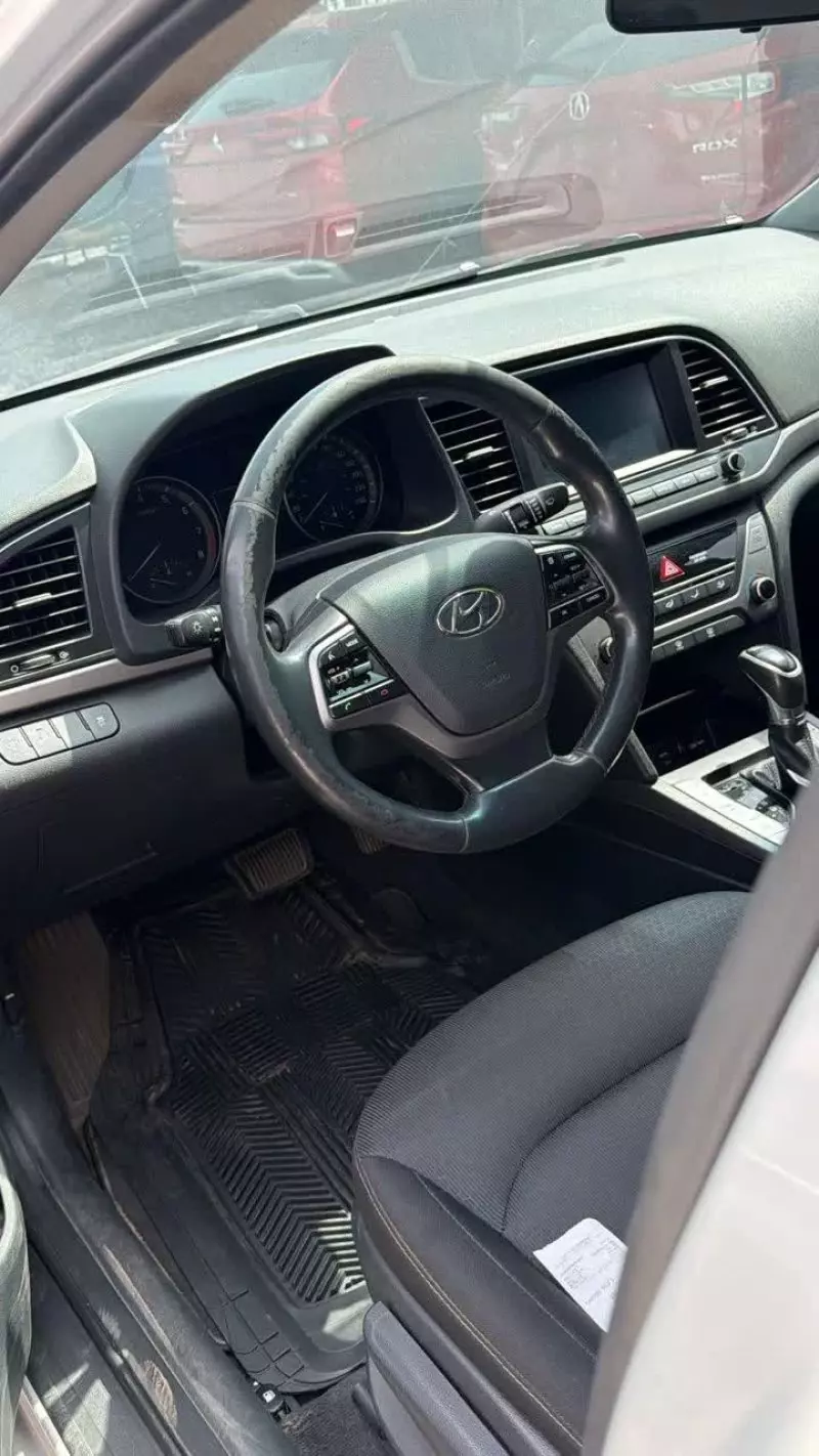 Hyundai Elantra   - 2018