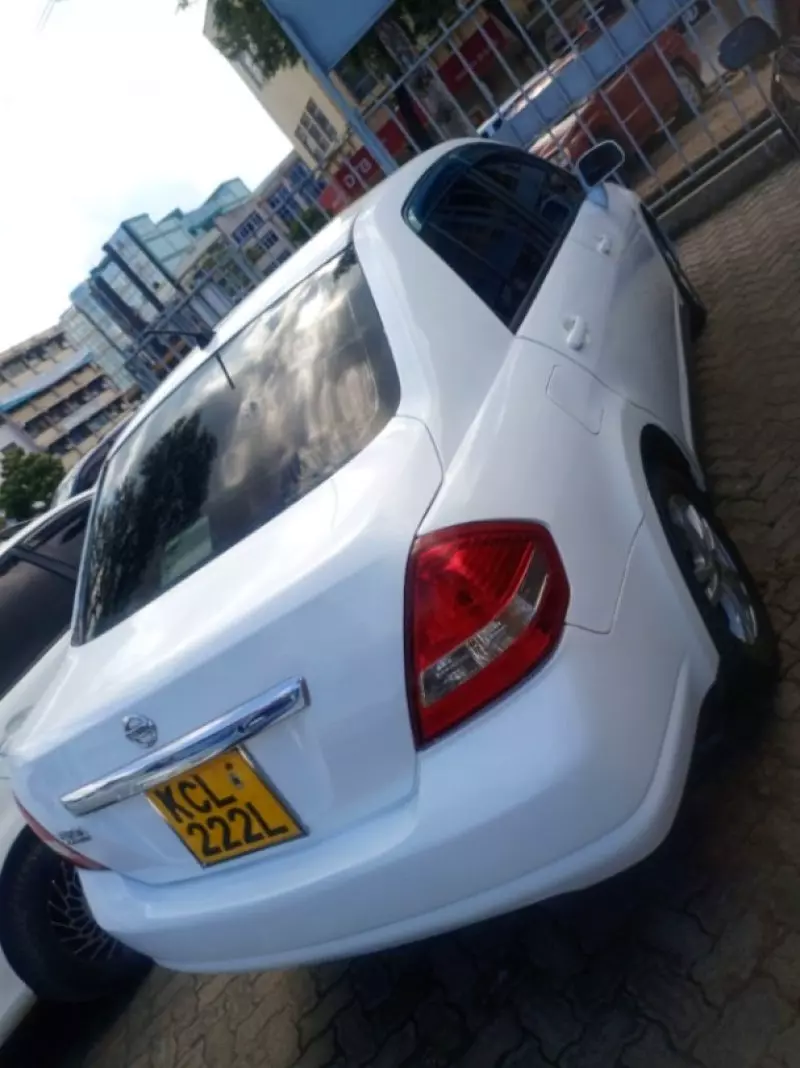 Nissan Tiida   - 2015
