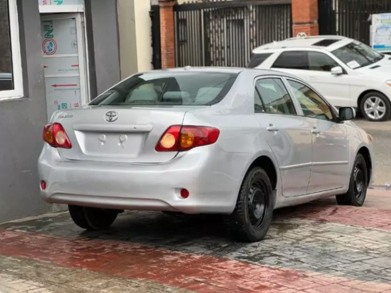Toyota Corolla   - 2010
