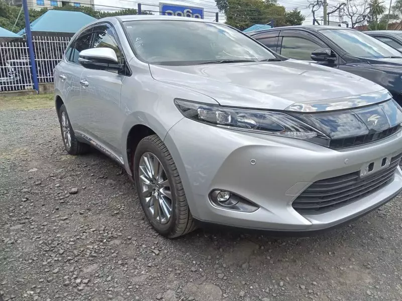 Toyota Harrier   - 2017