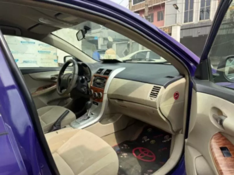 Toyota Corolla   - 2011