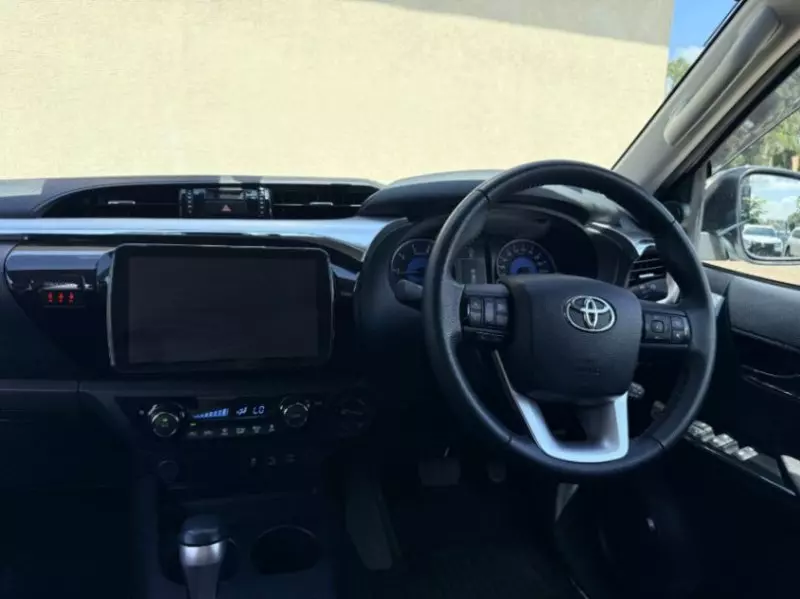 Toyota Hilux   - 2019